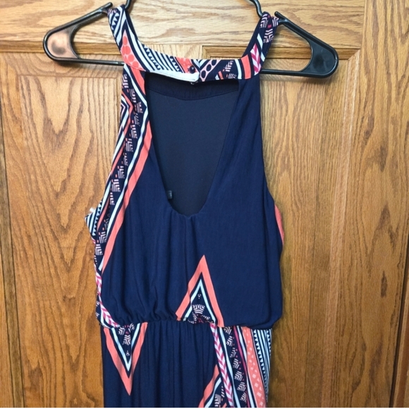 Beautiful Floor Length Dress 💲BUNDLE AND SAVE BIG💲 - Picture 5 of 5